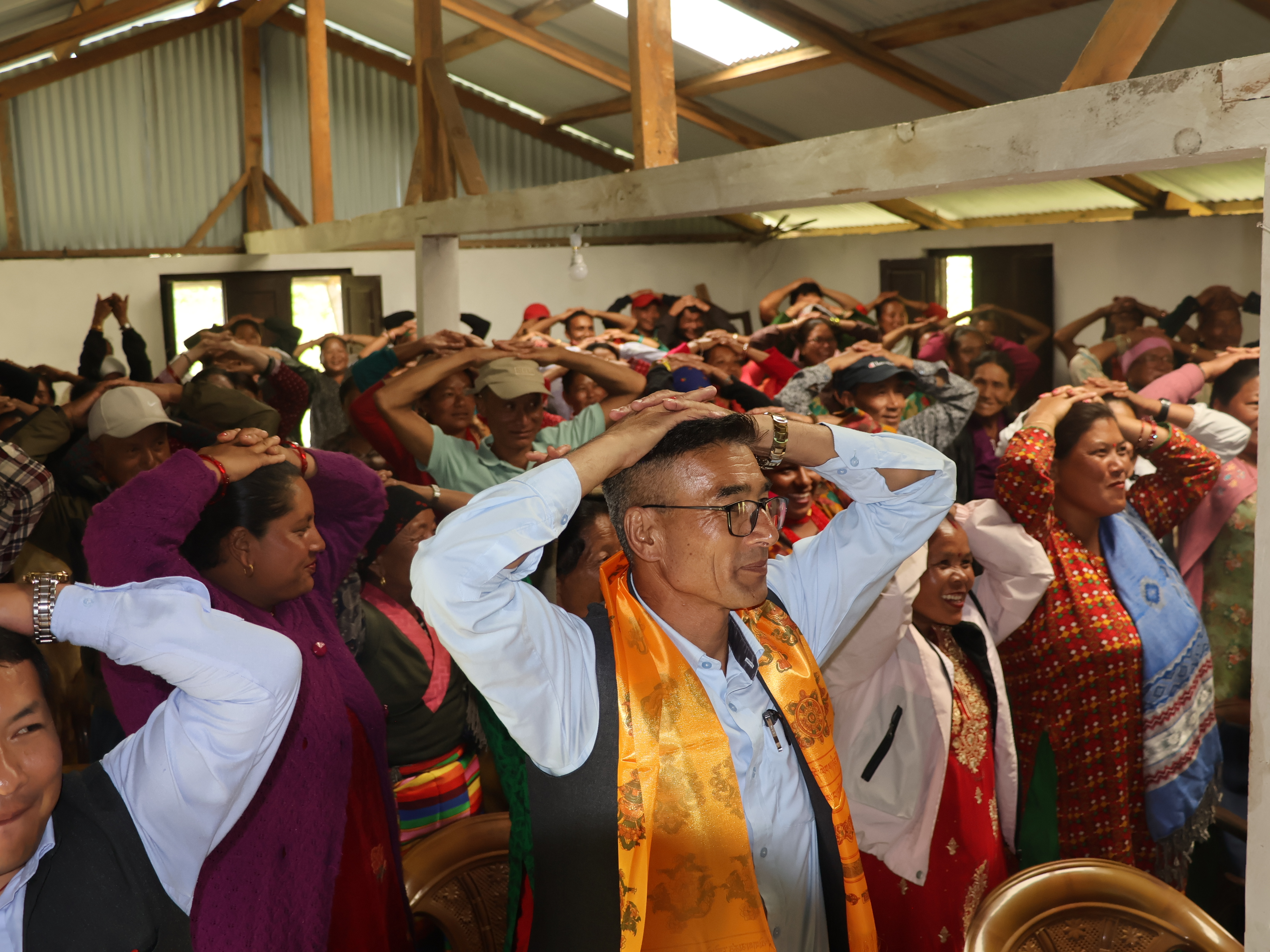गौरीशंकर गाउँपालिका, सुरिद्वारा श्री भूमे गुम्बा माध्यमिक विद्यालयमा आयोजित “अभिभावकसँग हामि बनाउछौ, हाम्रो विद्यालाय अन्तर्क्रिया तथा एकदिने प्रशिक्षण कार्यक्रम” को चौथों दिन भव्य एवं उत्साहपूर्ण वातावरणमा सम्पन्न भएको छ।