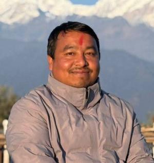 दिनेश श्रेष्ठ