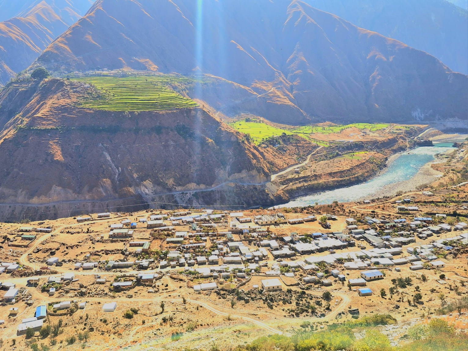 हिमाली गाउँपालिका वडा नं. ६ धूलाचौर बजार जहाँ पालिकाको भवन समेत रहेको छ।