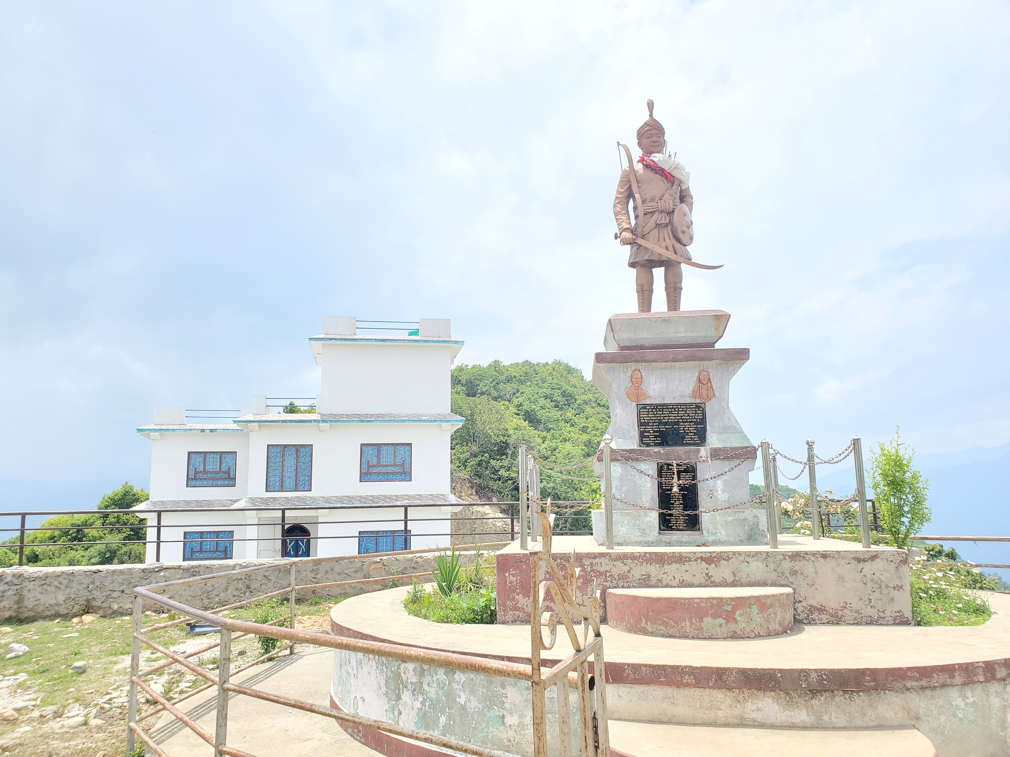 हिलिहाङ राजाको शालिक