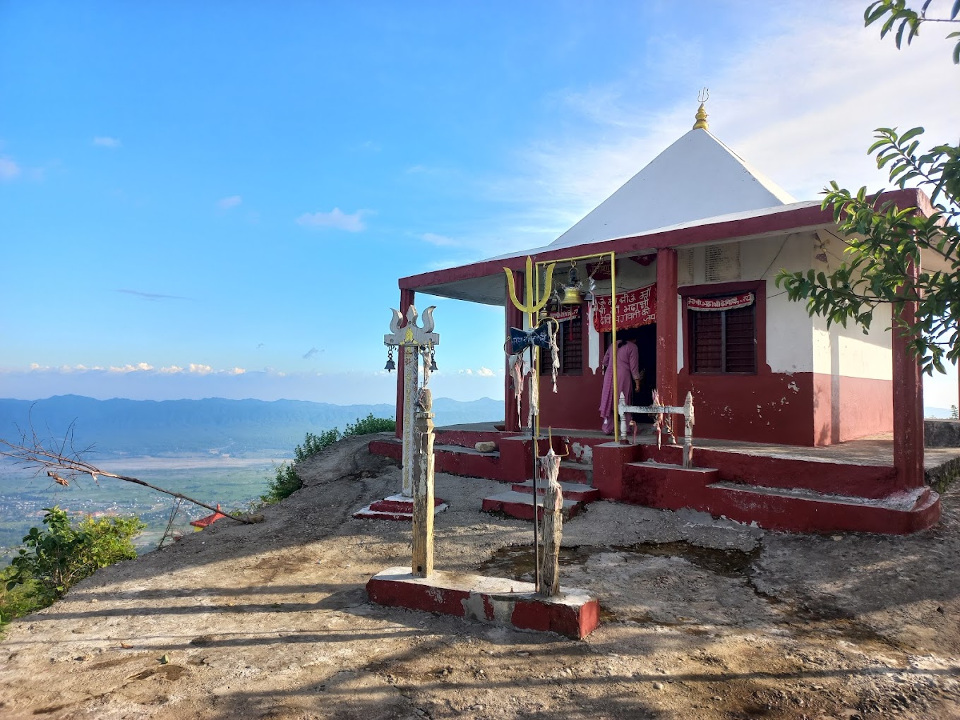 भद्राक्षी देवी मन्दिर एक प्रख्यात र ऐतिहासिक शक्तिपीठ हो। किंवदन्ती अनुसार यहाँ सत्यदेवीको बायाँ घुँडो पतन भई यो देवीको उत्पत्ति भएको विश्वास गरिन्छ।
