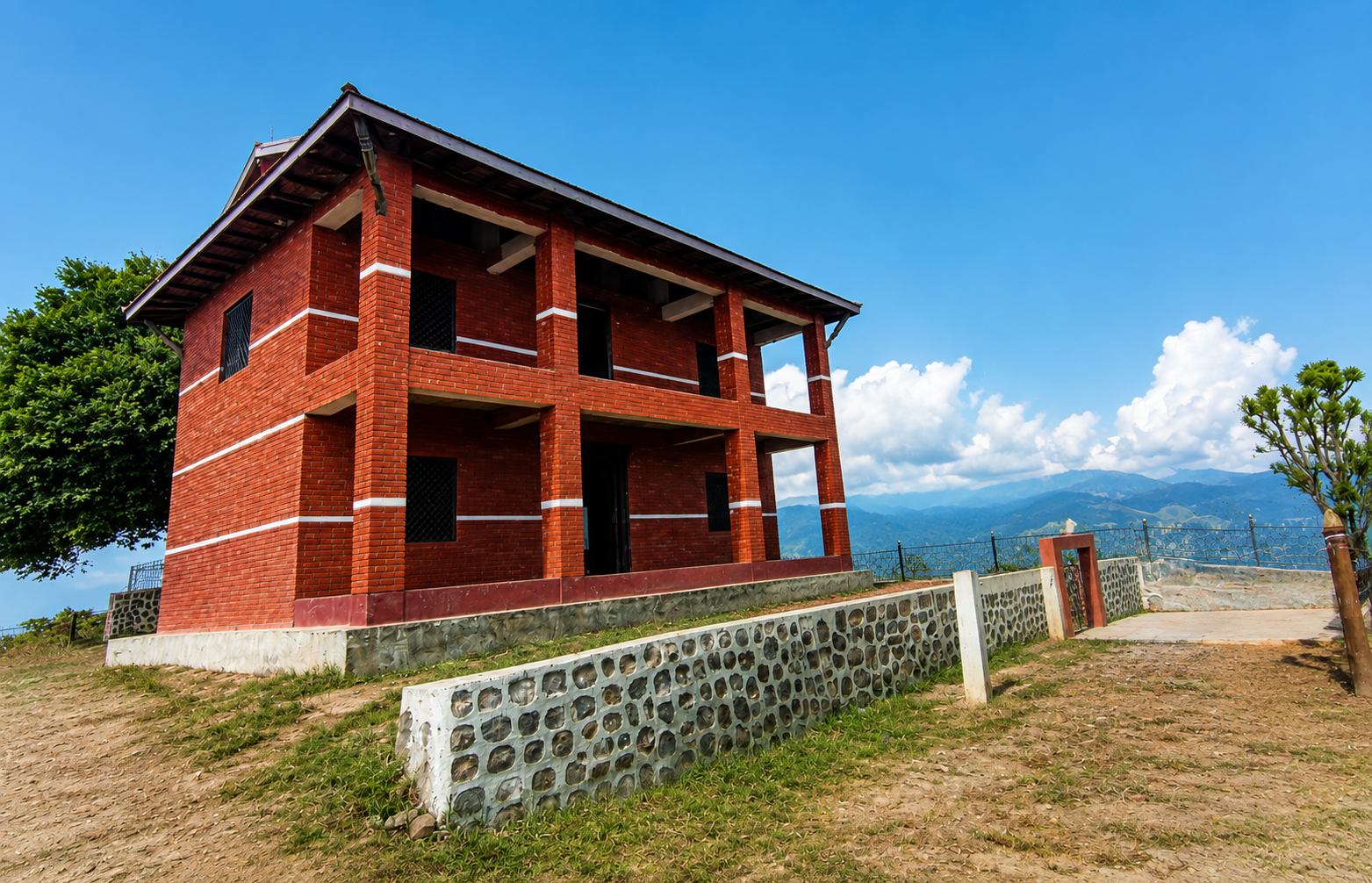 ऐतिहासिक कोट भूमिकास्थान ८ नुवाकोट ।